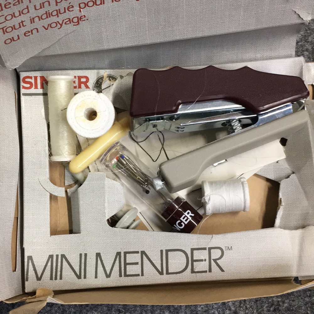 Singer Sewing Mini Mender - Picture 3 of 6